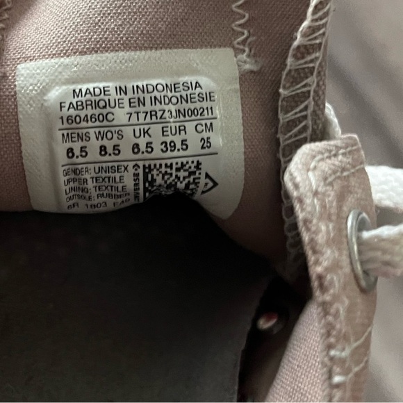Converse Pink and White Canvas Sneakers
Missing insoles* - Picture 5 of 5